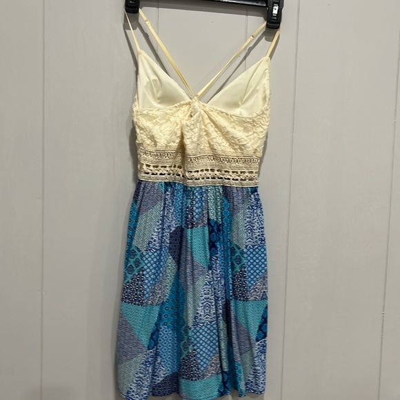 Iris short dress. - Picture 3 of 5